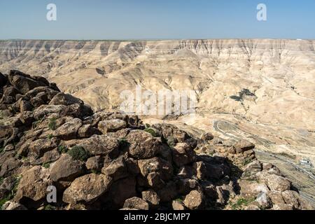 Königsweg`s Berg nahe Al Mujib Damm, Jordanien Stockfoto